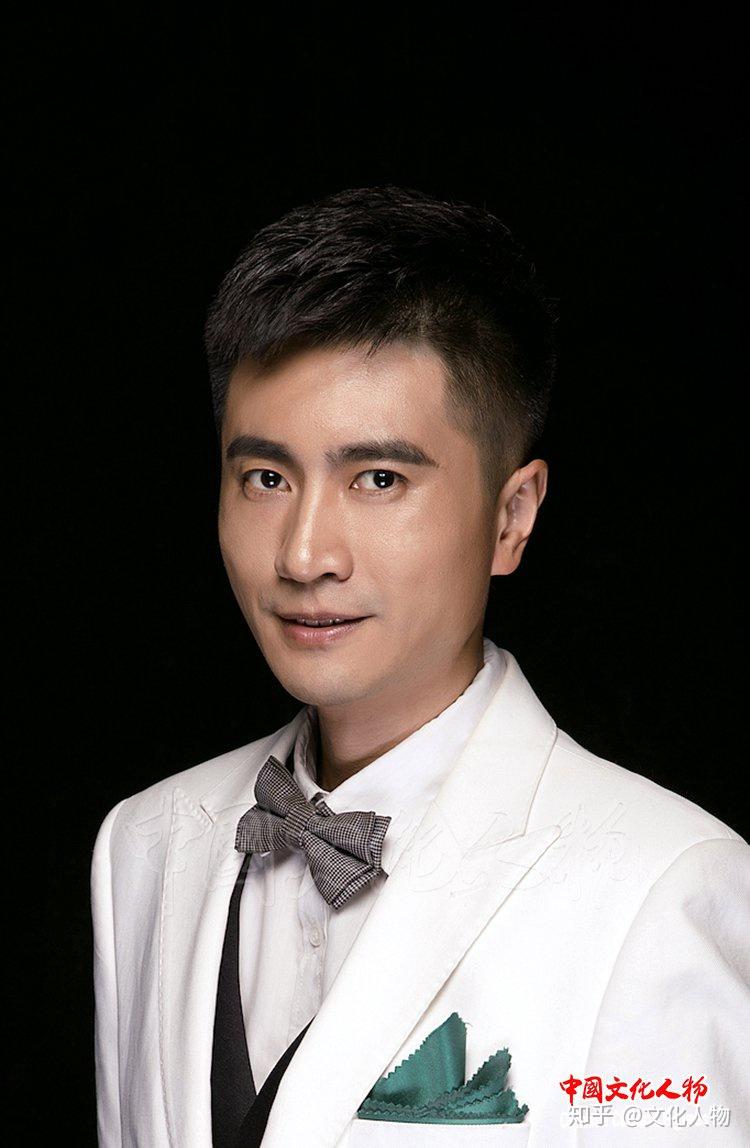 中国-东盟艺术学院客座教授,男高音歌唱家吕宏伟中国男高音声乐艺术