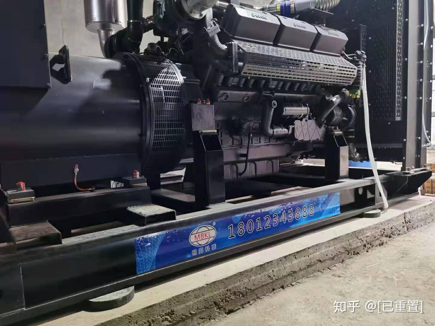 上個星期岳陽昱華玻璃廠在明邦購買的500kw上柴發電機組,已順利安裝