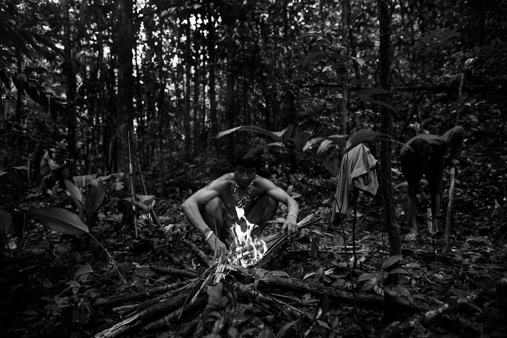 记录亚马逊濒临消亡的猎人部落