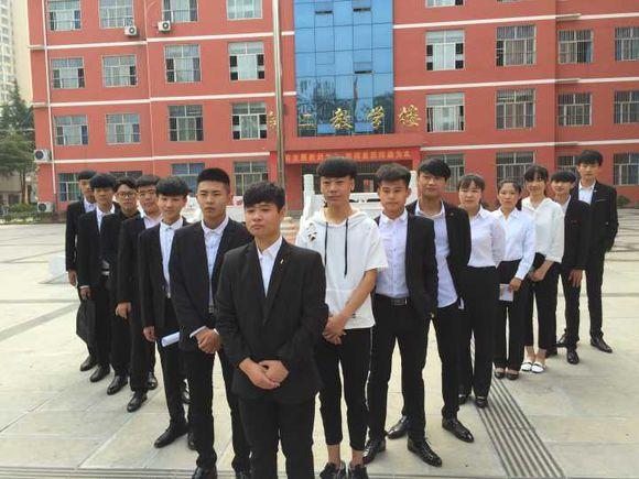 邯山区职教中心中专15届计算机2班毕业照