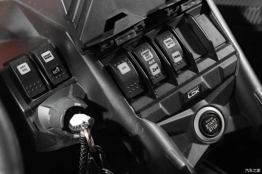 在沙漠能跑过它的有几个?庞巴迪独行侠x3