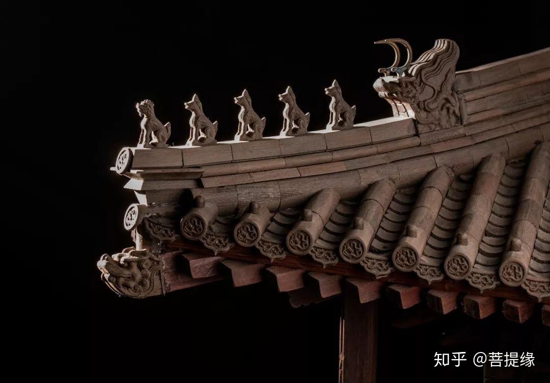 阴沉木制翘飞戗脊戗兽套兽走兽(小跑)阴沉木制宣武门箭楼一角飞檐