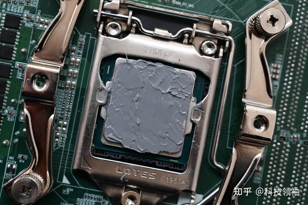 换上一款导热更好的硅脂让cpu在夏季能够继续清凉