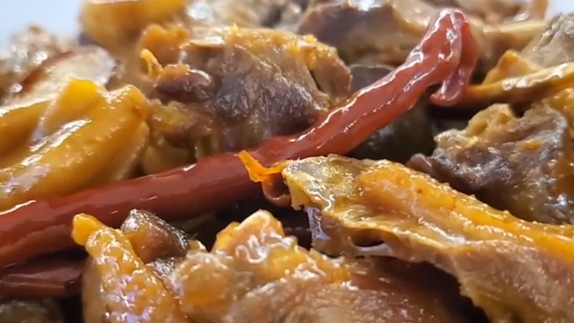 猪连铁很多人不喜欢吃,这样做比猪肝安逸,香辣诱人全吃光,过瘾