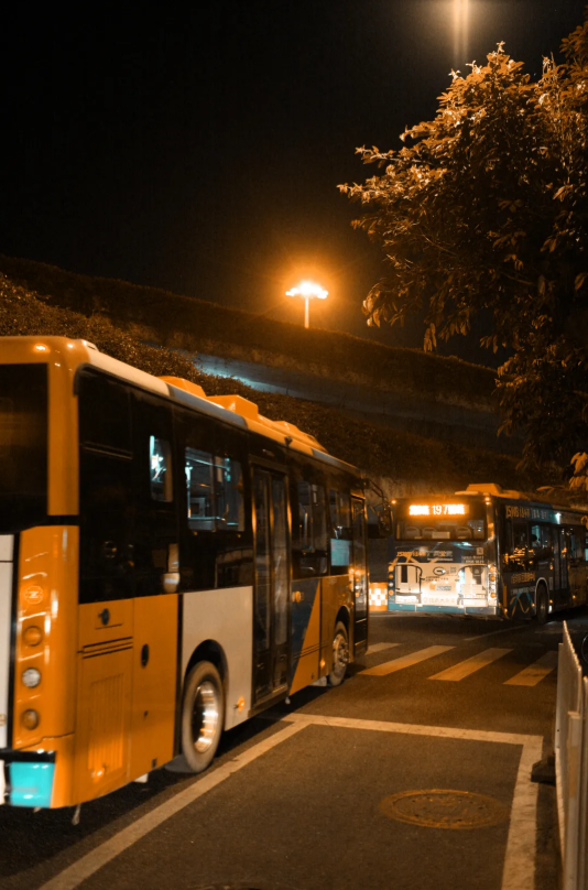 纪实广州新港中路艺苑南路丨陌生的问候很温暖