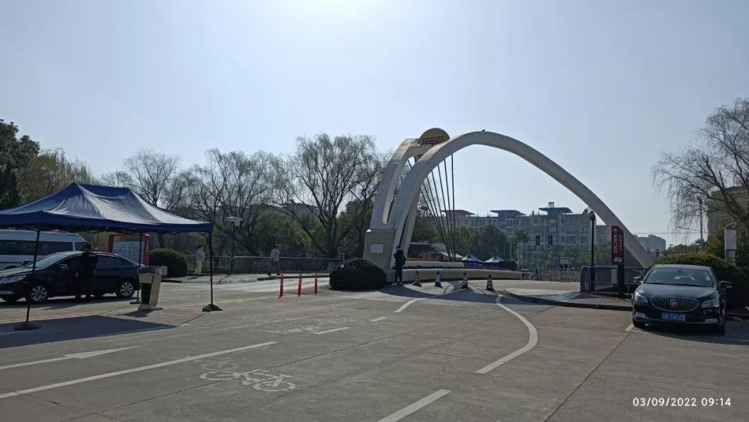 突发上海交通大学校内公共活动暂停了复试延期了改成线上了