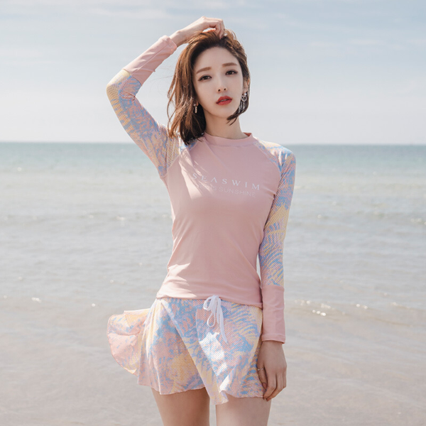 大学生上游泳课,女生应该选怎样的泳衣?