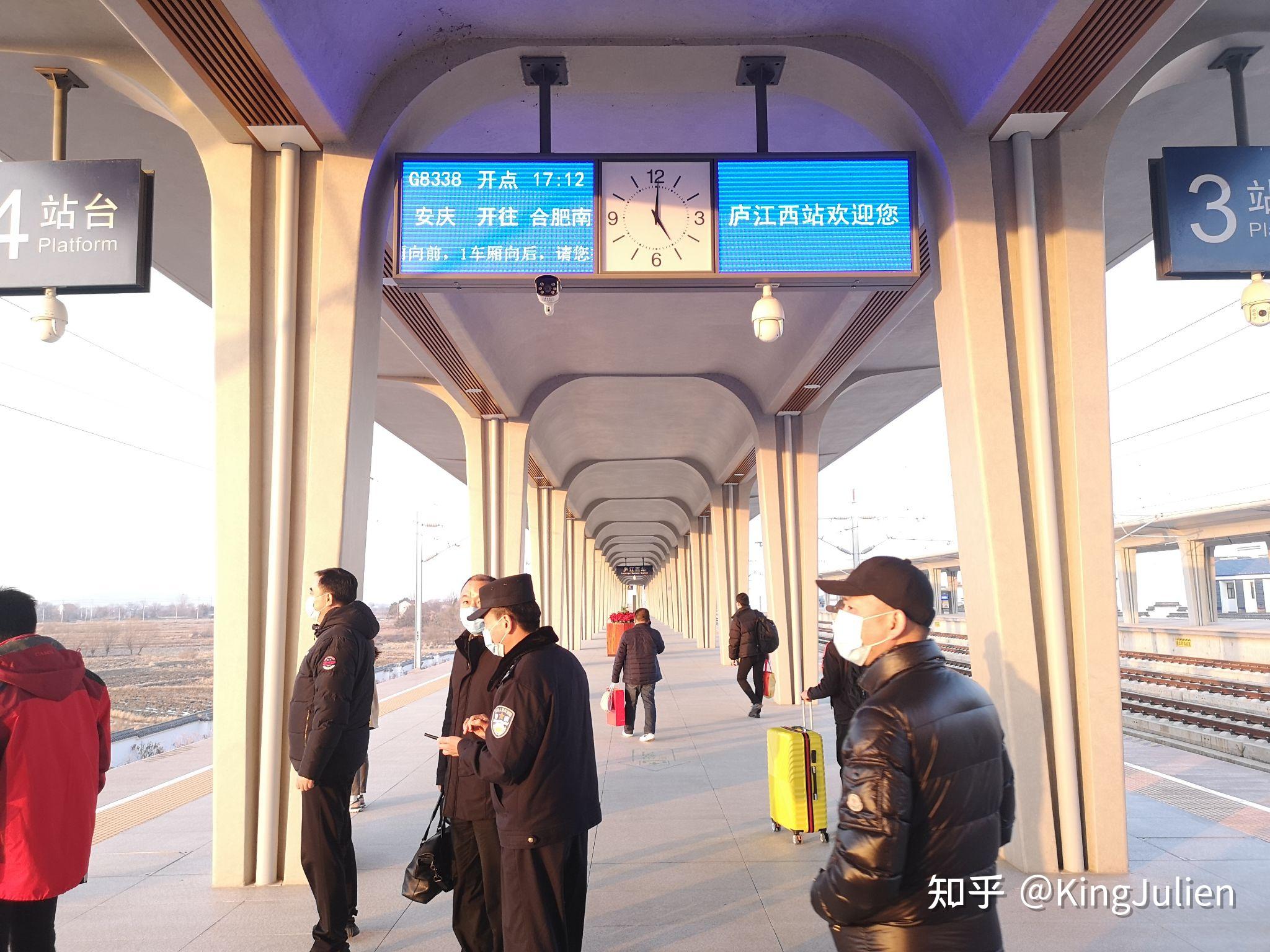 g8338站台小盘庐江西站的站台雨棚同样为改良版的有柱雨棚,在此前文章