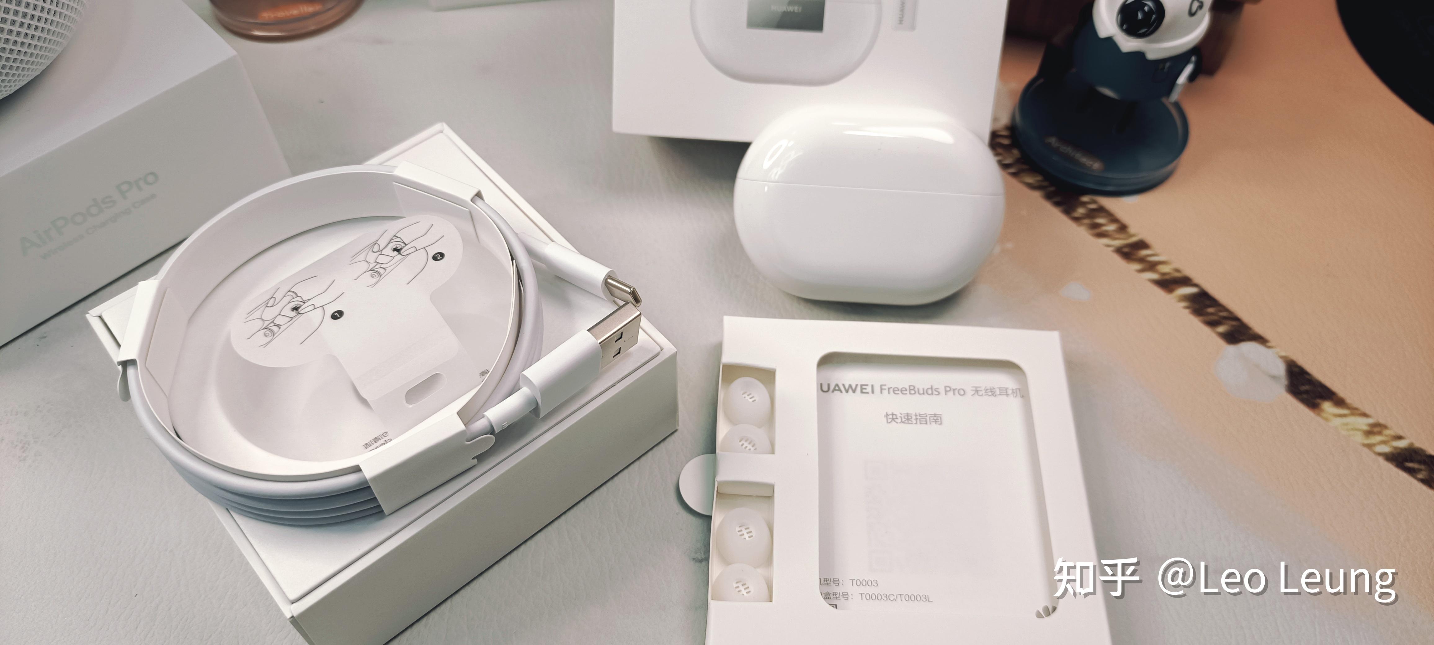 包装风格再熟悉不过了,白色简洁风 金色logo字体,熟悉的华为风,包装盒