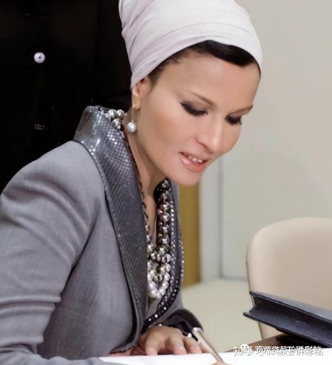闪耀世界杯的卡塔尔莫扎太后身价150亿美元的中东武则天逆袭之路与