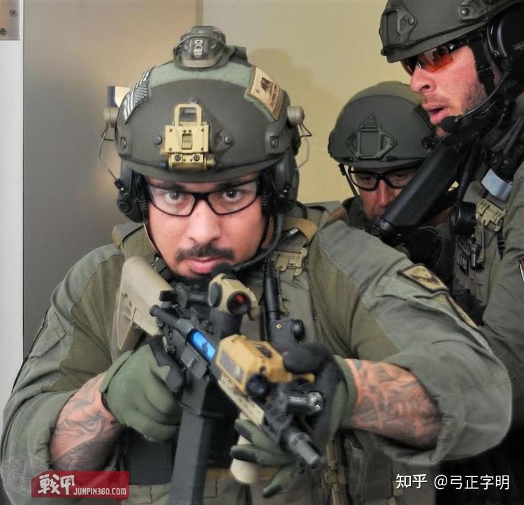 常见的县警单位名称为某某sheriff department,或者某某sheriffs