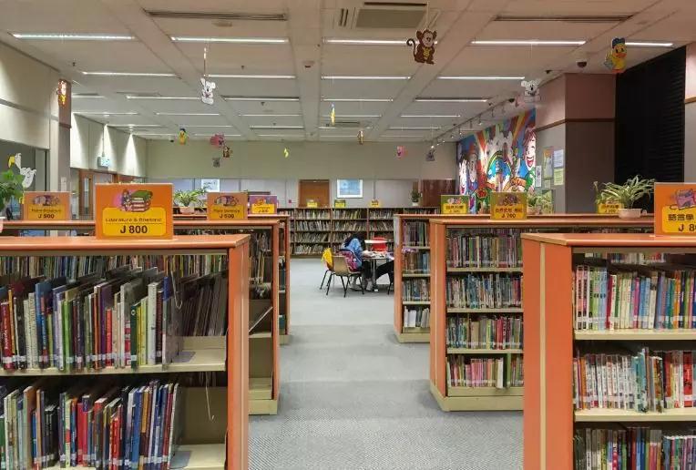 如何在港70所公共图书馆免费借书?