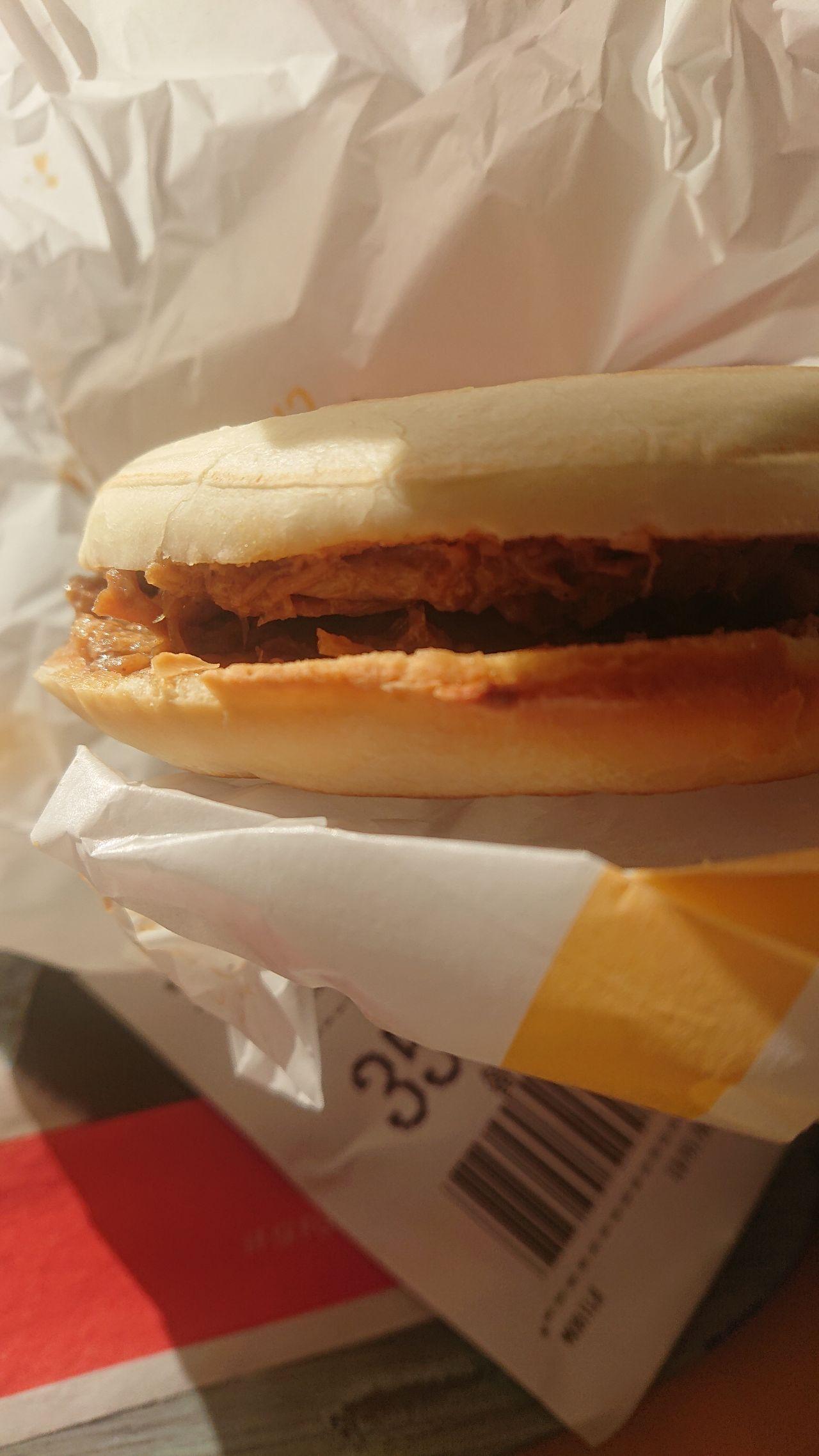 麦当劳新品「肉夹馍」实物与图片反差较大遭吐槽,如何看待这一新品