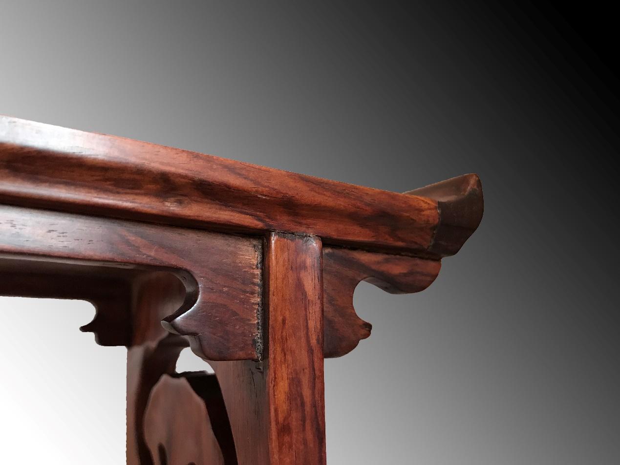 黑黄相间虎皮纹黄花梨小翘头案一木一器