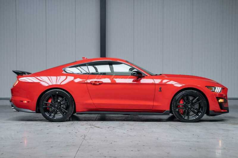 福特野马谢尔比gt500看见蝰蛇标就知道不简单了