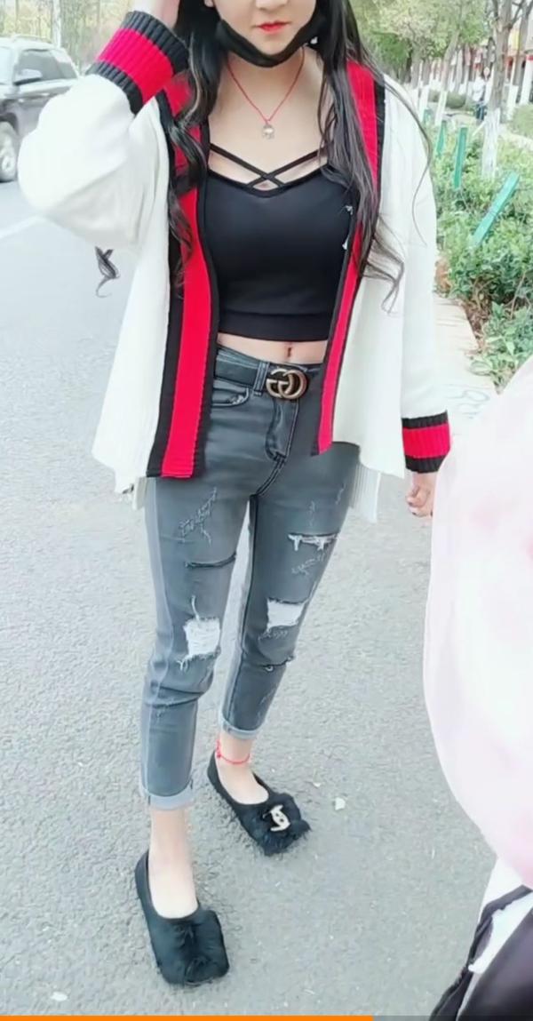 你认为有哪些女生自认为好看其实很土的搭配?