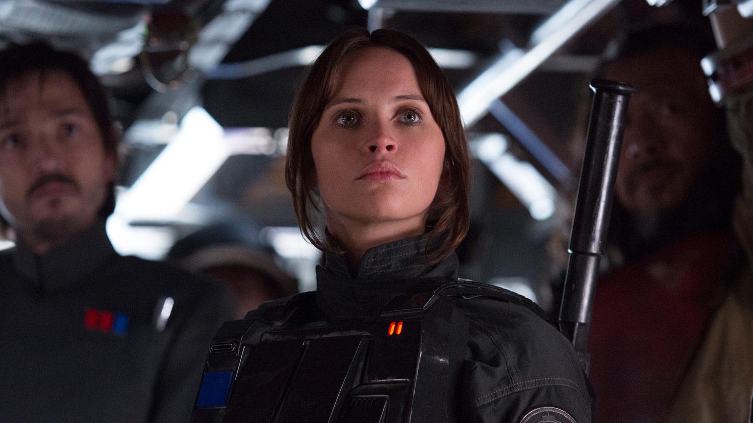 其实,她至少还用过两个化名:"塔妮思·蓬塔"(tanith ponta)和"凯斯特