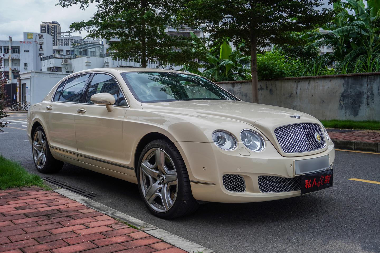 宾利飞驰改色高亮撒哈拉黄秋天的奶茶色