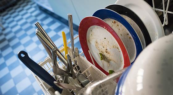 餐具总是洗不干净?这个方法能解决80%洗碗机没洗干净的问题