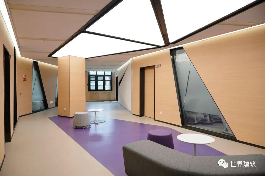 21 改造后三教一段二层公共空间22 改造后三教一段三层教室空间3.