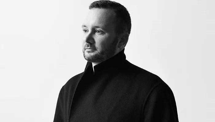 流金岁月播出谢娜张梓琳怀二胎多品牌宣布禁用珍稀动物皮革