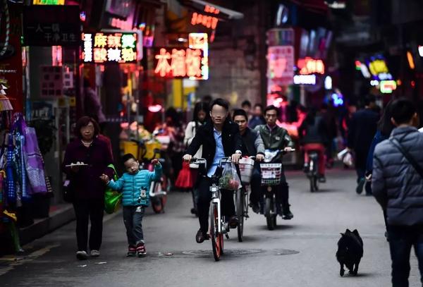 你不曾留意的街角小广告也许是中国最生猛的设计