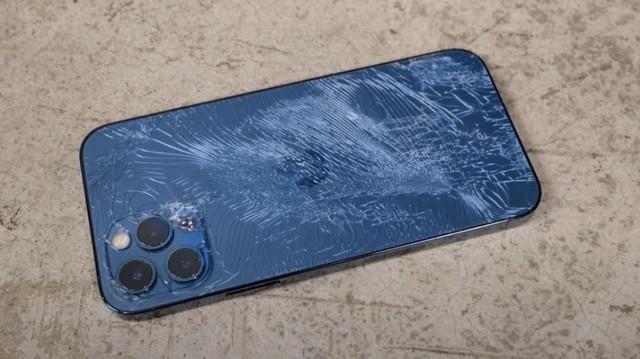 iphone12摔碎後蓋整機報廢蘋果終於撐不住了