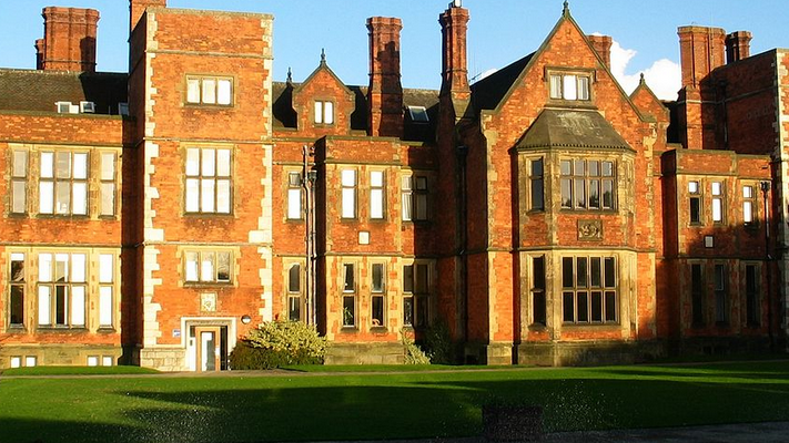 约克大学(university of york)建于1963年,是一所位于英国英格兰约克