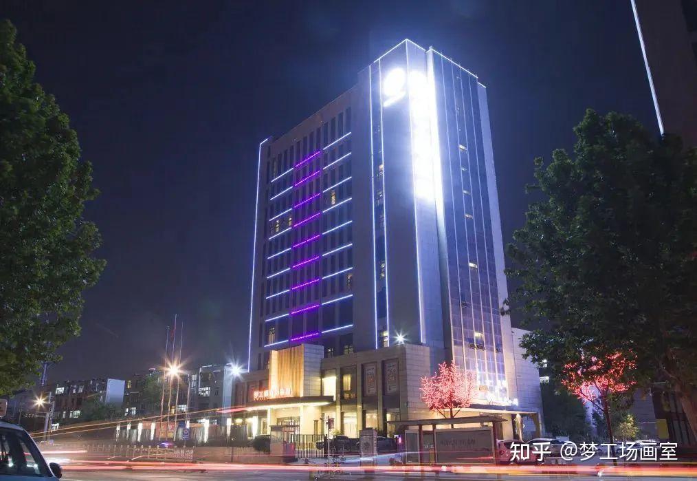 更多校区内实景等你线上发掘,抓紧时间与我们连线呐~-end-济南市梦