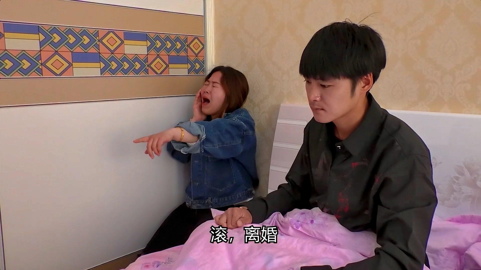 妻子夜不归宿老公在后排座椅上发现残留异物偷趴一闻泪流