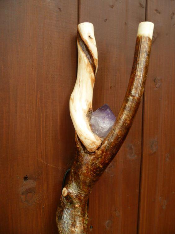 刺客信条里出现的奇异武器还有很多,如吹管.