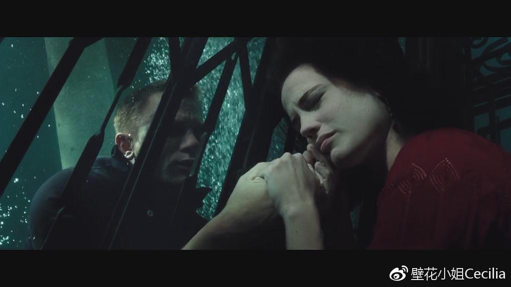 恋尸癖对一局千年鲜花女尸的湿身艺术研究