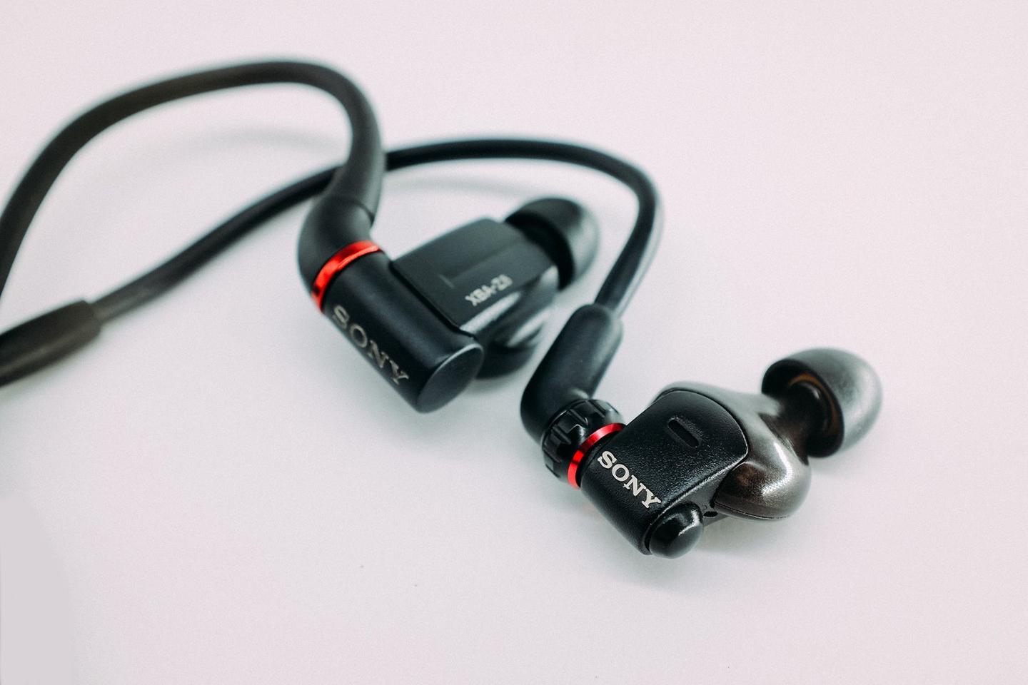 新老旗舰之争-SONY EX1000(EXK)、XBA-Z5