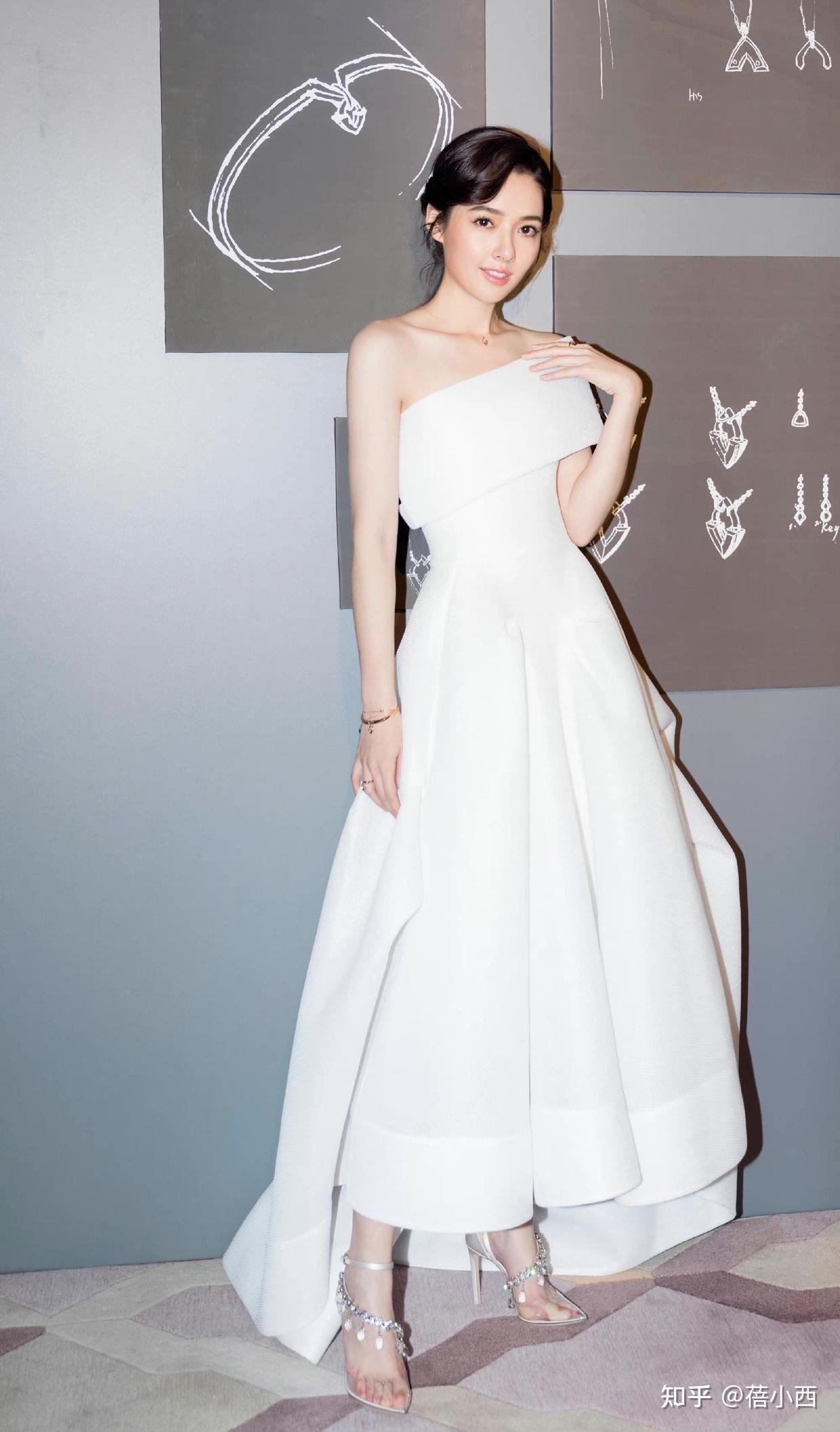 "向太儿媳郭碧婷"又美出圈了,穿蕾丝连衣裙,美得像个公主 - 知乎