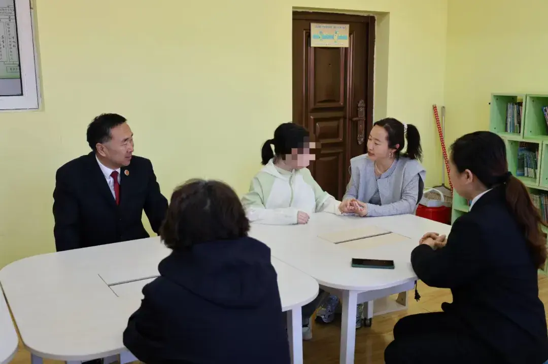 检爱丨女童失学两年后回归校园