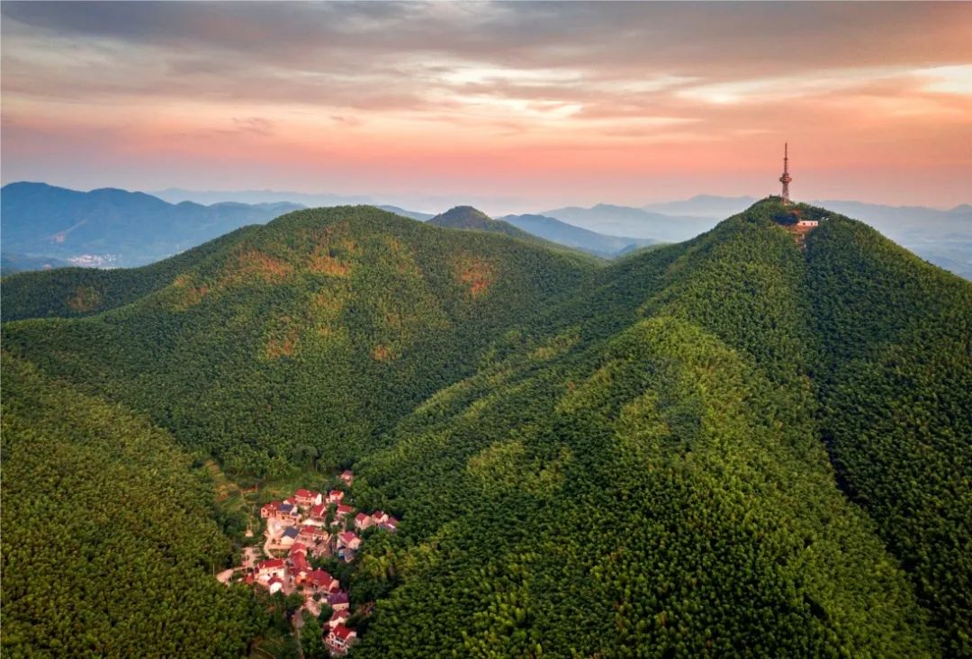 地址:廣德市盧村鄉玩轉雲景牛山景區,暢遊山水間雲景牛山有著優美的