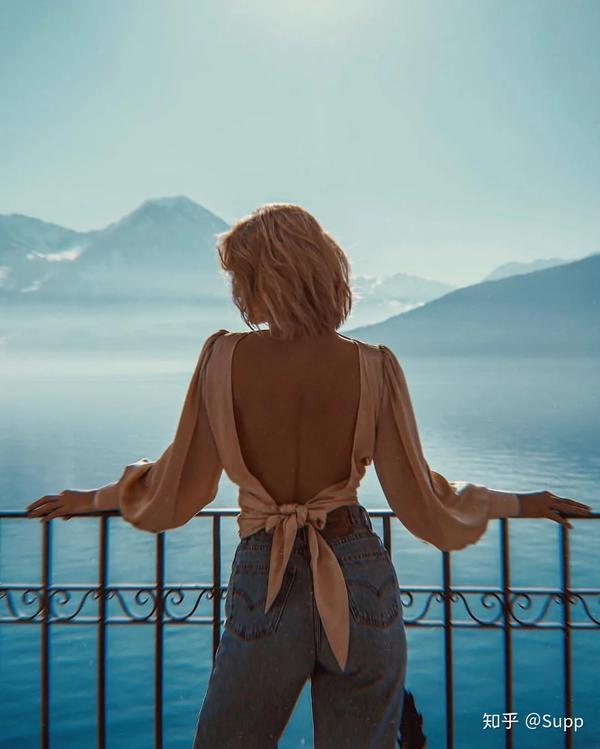 ▼露出完美的背部线条▼