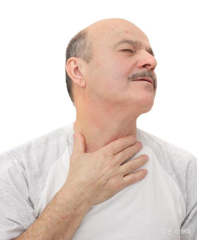 目前出现喉咙哑,最大的可能是肿瘤侵犯喉返神经,或者纵隔