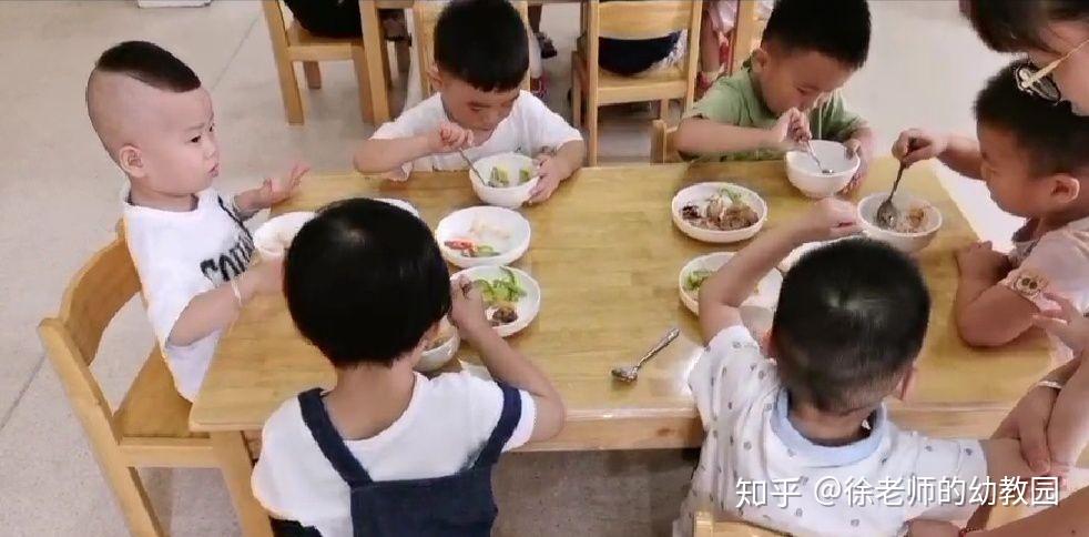 小朋友在幼儿园不吃饭咋办 v2-d377229288625ae9795b99851cbc5f3f_r.jpg