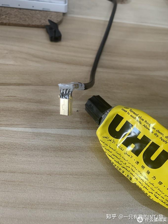 极简主义桌面隐藏式磁条收纳治好强迫症附49寸带鱼屏调节和好用软件