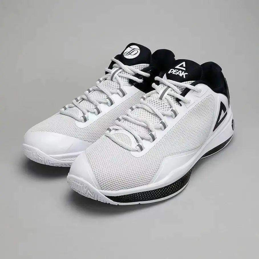 根据配置,性能,特点,对适用人群进行了划分,三双球鞋从前到后分别面向