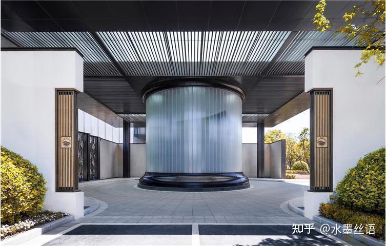 案例一金科·博翠天宸1/u玻山水景墙大气磅礴的酒店式前场入口交通