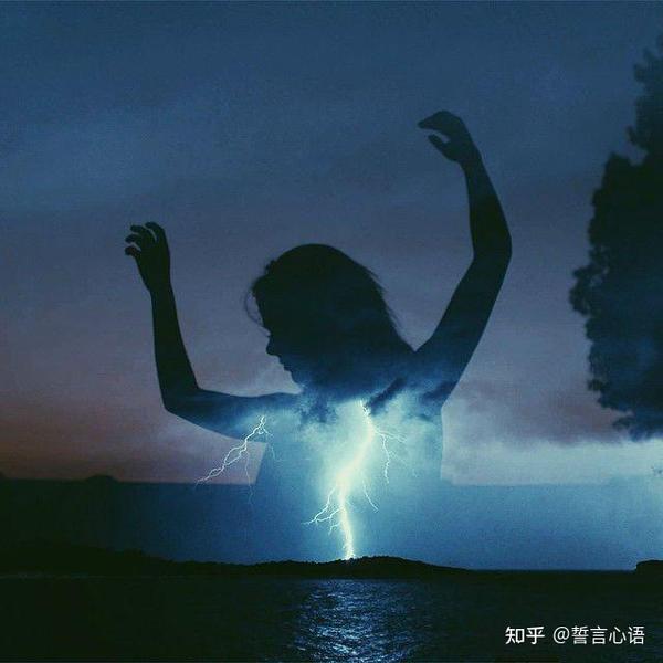 语音厅写作业文案深情文案(扎心虐到哭的文案，伤感深情，看哭无数人！)