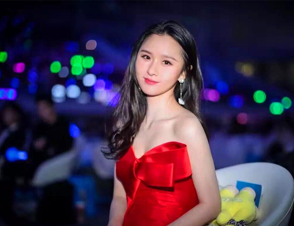 土豪粉互撕互怼 造就年入3000万陌陌一姐阿冷