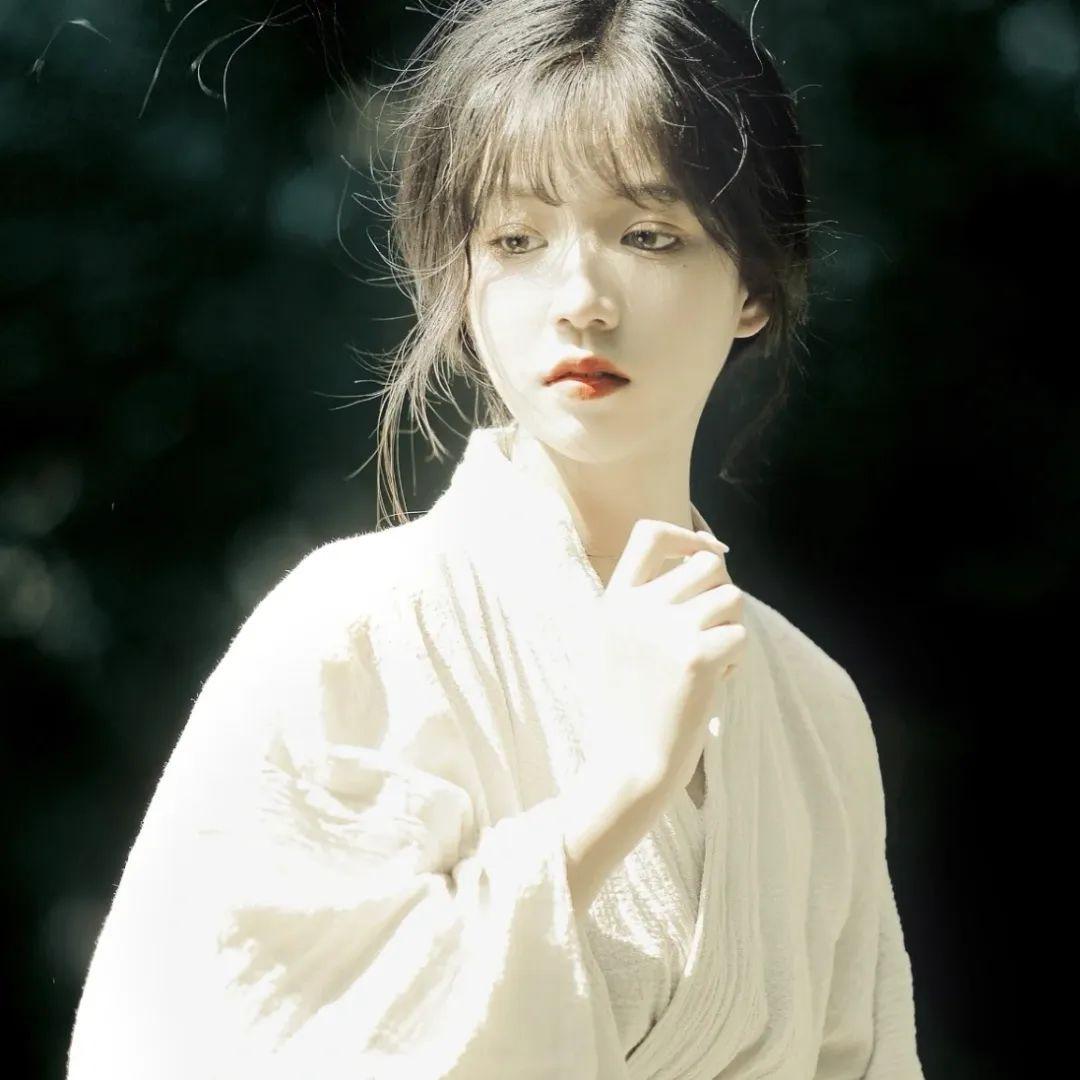 有哪些比较阴郁的emo丧系头像  ?