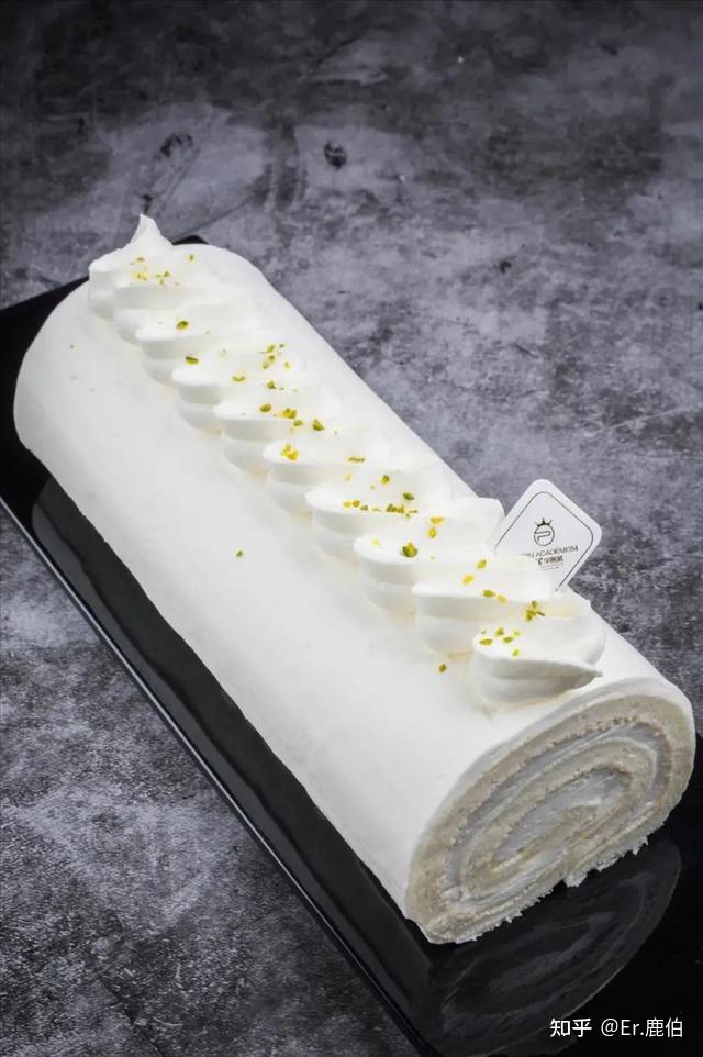 白色去掉了蛋黄天使蛋糕属于乳沫类蛋糕今天小编分享一款天使蛋糕卷