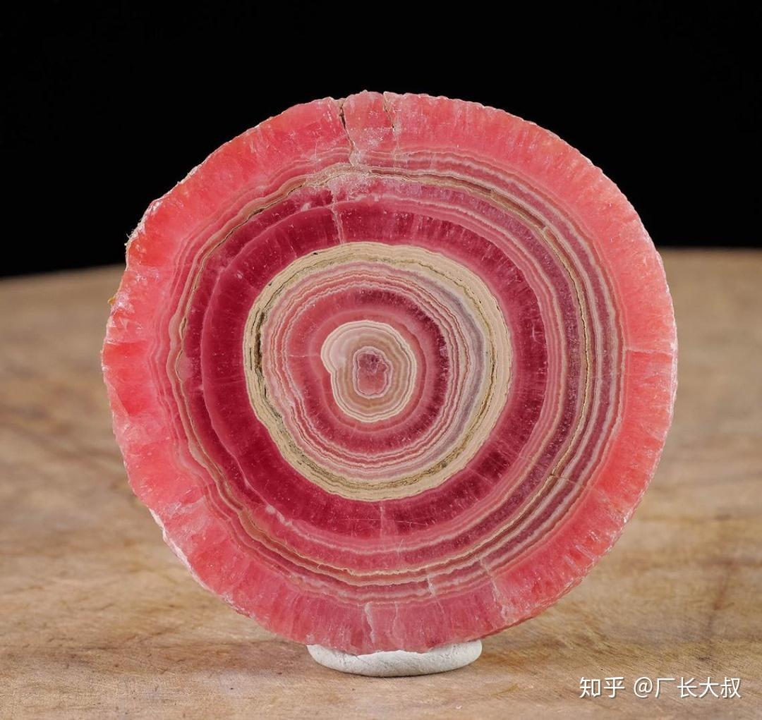 看一看矿区红纹石原矿石就知道了 - 知乎