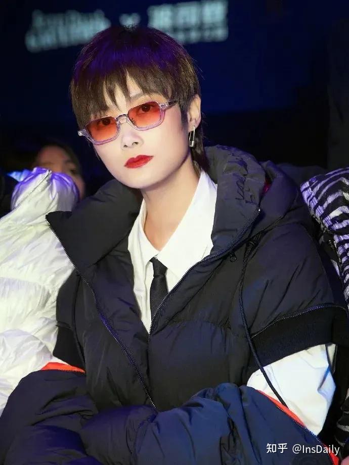 大脸姐姐保得了!你跟风尚帅哥的距,只差模样鸭舌帽!(这样也行?