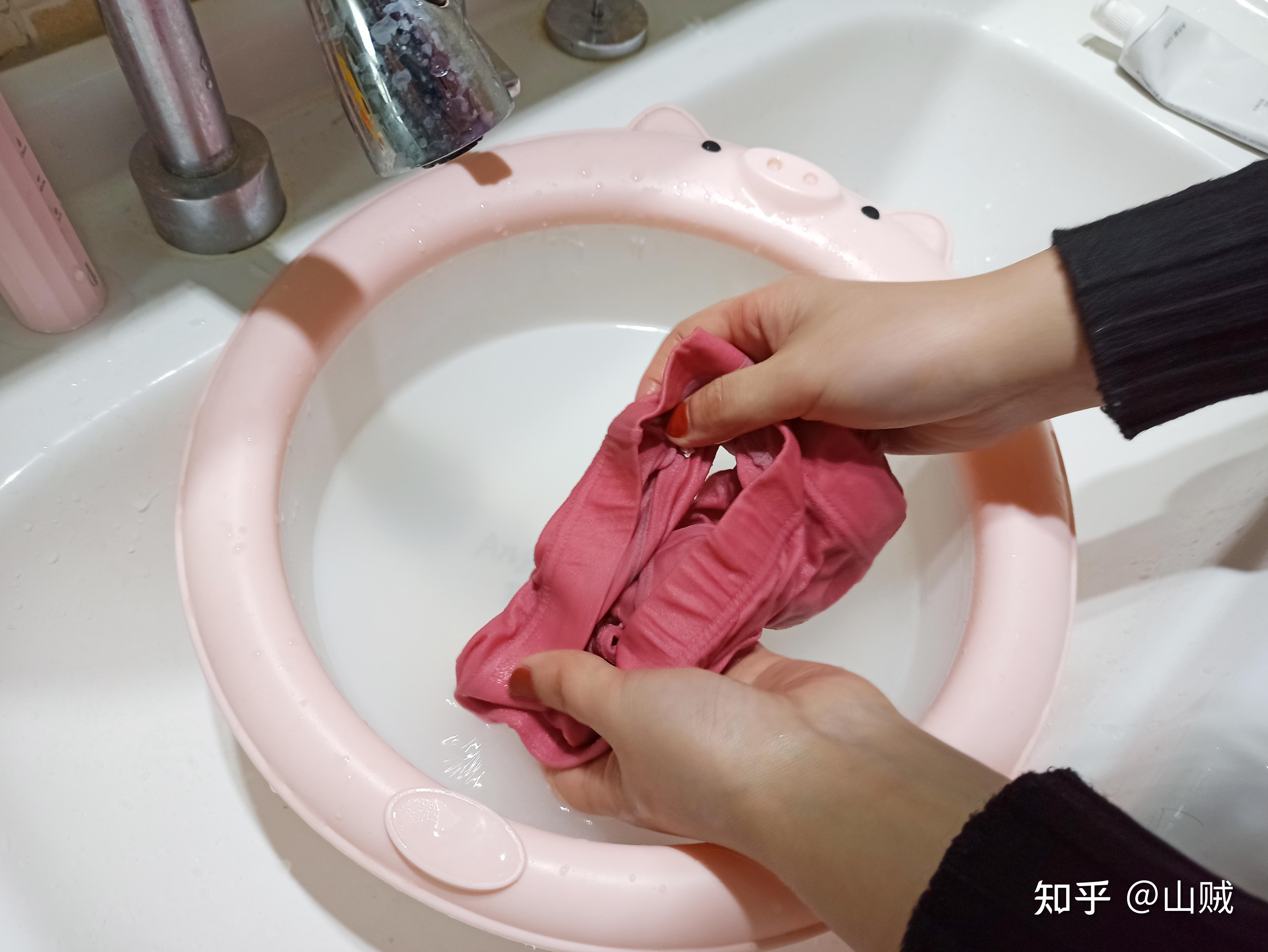 内裤是每日都要更换清洗,平时还好,遇上大冬天,真心不想"洗刷刷",加上