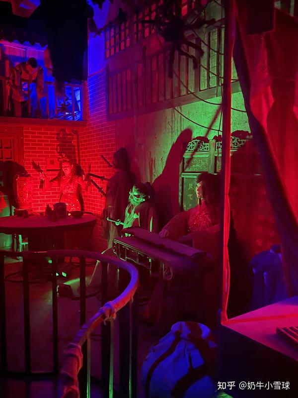 图15：鬼屋内景示意（1）图16：鬼屋内景示意（2）整个鬼屋的设计是单线路